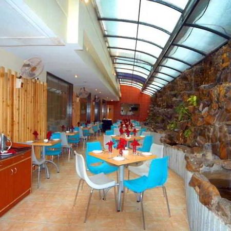 Aj International Hotel Bangalore Restoran foto