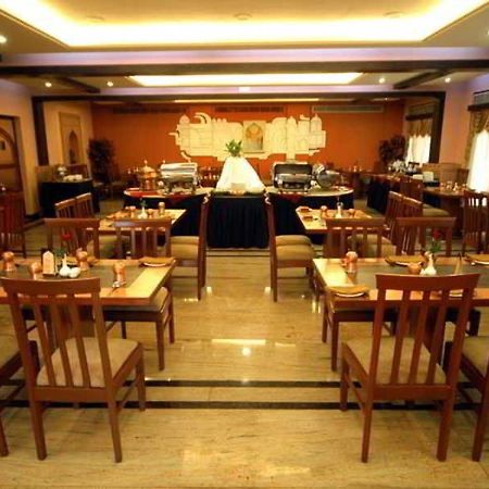 Aj International Hotel Bangalore Restoran foto