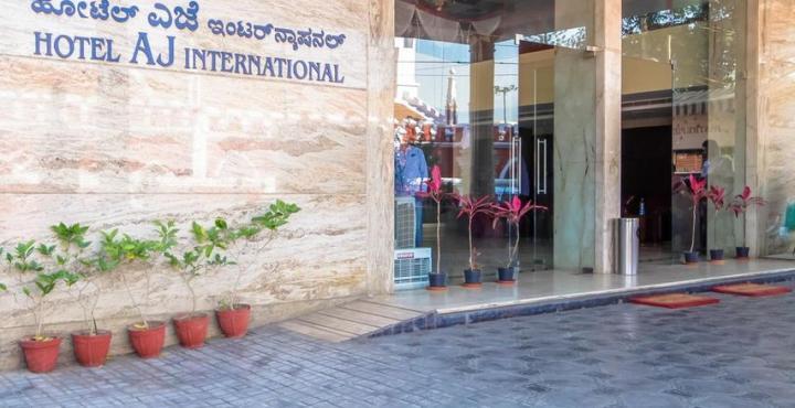 Aj International Hotel Bangalore Bagian luar foto