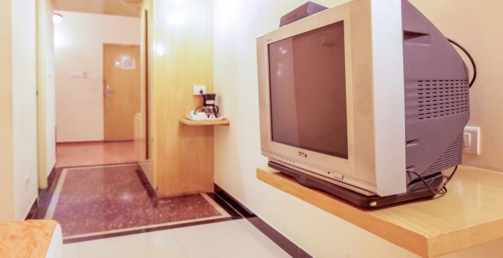 Aj International Hotel Bangalore Bagian luar foto