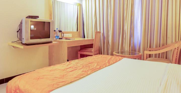 Aj International Hotel Bangalore Bagian luar foto