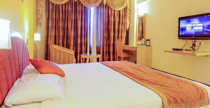 Aj International Hotel Bangalore Bagian luar foto