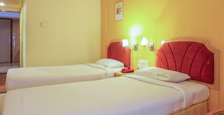 Aj International Hotel Bangalore Bagian luar foto