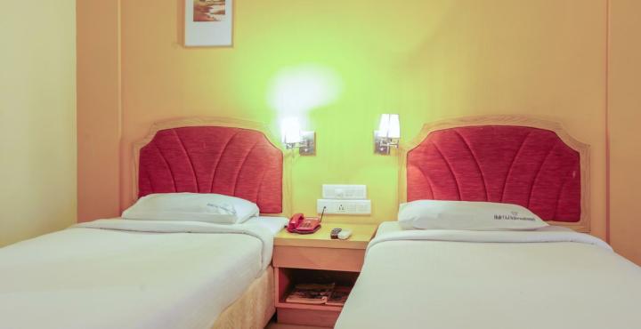 Aj International Hotel Bangalore Bagian luar foto