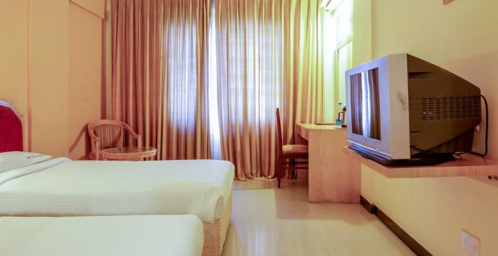 Aj International Hotel Bangalore Bagian luar foto