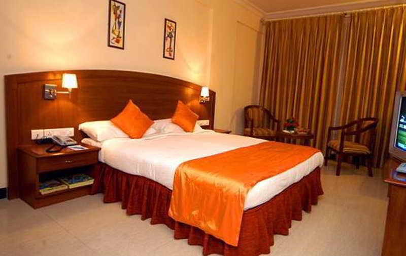 Aj International Hotel Bangalore Bagian luar foto