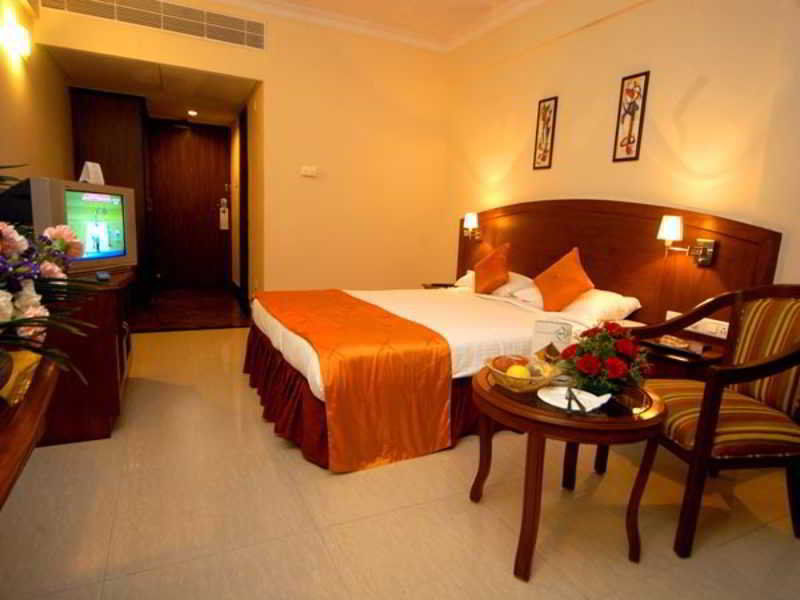 Aj International Hotel Bangalore Bagian luar foto
